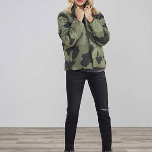 Chaqueta acolchada de piel de oveja de satén de alta calidad OEM para mujer, nuevo diseño para uso en invierno, transpirable, impermeable, reversible, estampado - Product Image 4
