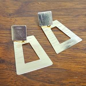 Boucles d'oreilles tendance en métal plaqué or, laiton mat et polonais Boucles d'oreilles multi-formes à breloques faites à la main Bijoux BY HF CRAFTS - Product Image 5