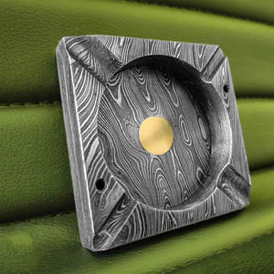 Cendrier en acier de Damas fait à la main, cendrier en métal artistique pour cigares et cigarettes, accessoire de fumeur élégant pour une utilisation en intérieur et en extérieur - Product Image 2
