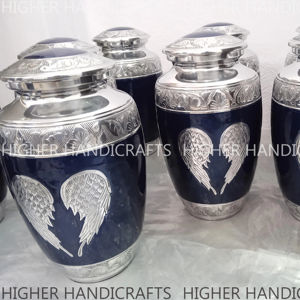Urne funéraire en métal gravée avec ailes d'angle pour cendres, Urne funéraire émaillée bleue et argentée pour adultes - Product Image 1