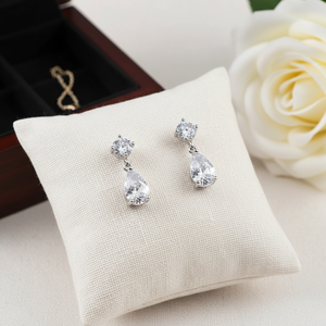 ต่างหูเงินแท้ทรงหยดน้ำประดับมอสซาไนต์ 2 เม็ด ดีไซน์ทันสมัย รูปทรงลูกแพร์เล็ก รูปทรงระฆัง เครื่องประดับคุณภาพสำหรับผู้หญิง - Product Image 5