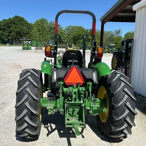 Tractor de un solo eje John Deere 5065E de 80HP con motor de transmisión por engranajes y caja de cambios - Alta productividad y multifuncional para uso agrícola - Product Image 2