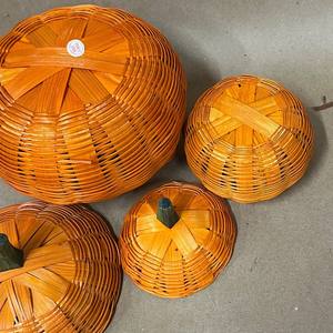 Calabazas Tejidas de Bambú Inspiradas en Halloween, Encantadoras Calabazas con Tallos de Madera Verdes para el Día de Acción de Gracias - Product Image 6