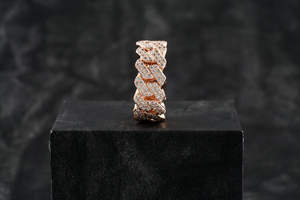 Venta caliente VVS Moissanite 925 Sterling ROSE Anillo de bodas chapado en oro Prueba de diamantes Pasa el estilo HipHop para hombres y mujeres - Product Image 2