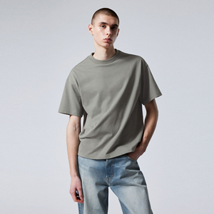 T-shirt de luxe vierge de haute qualité à col montant et coupe régulière T-shirt pour homme en mélange polyester/coton personnalisé écologique 200g OEM - Product Image 1