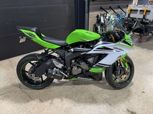 Magnifique <span class=keywords><strong>moto</strong></span> sportive Kawasaki <span class=keywords><strong>Ninja</strong></span> <span class=keywords><strong>ZX</strong></span>-6R 30e anniversaire 2026, prête à être expédiée dans le monde entier - Product Image 4