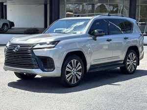 LIMPIO 2024 L e x u s L X 600 Lujo AWD - Product Image 2