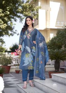 Trabajo de hilo manual de impresión digital de viscosa pesada con top y pantalón de trabajo hecho a mano Con impresión digital con dupatta de encaje - Product Image 5