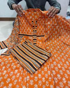 Elegante conjunto de Kurti de tres piezas con tela suave hecha a mano con estampado de Jaipur con bolsillos laterales y diseño de borde para mujer Ropa Étnica - Product Image 3