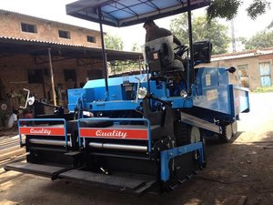 Equipo Pavimentador de Asfalto, Motor de Accionamiento Mecánico, Alto Rendimiento, Doble Aplicabilidad, Ancho de Pavimentación de 2500-5000 mm, 1.25-23 m/min - Product Image 3