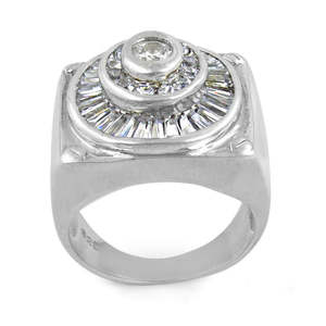 Bague de fiançailles pour homme en argent sterling plaqué rhodium avec incrustation de diamants baguette et de zircons - Product Image 2