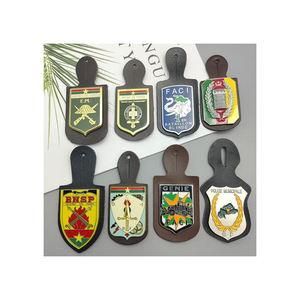 Insignia de Seguridad Metálica con Logotipo Personalizado y Revestimiento de Cuero PU - Product Image 4