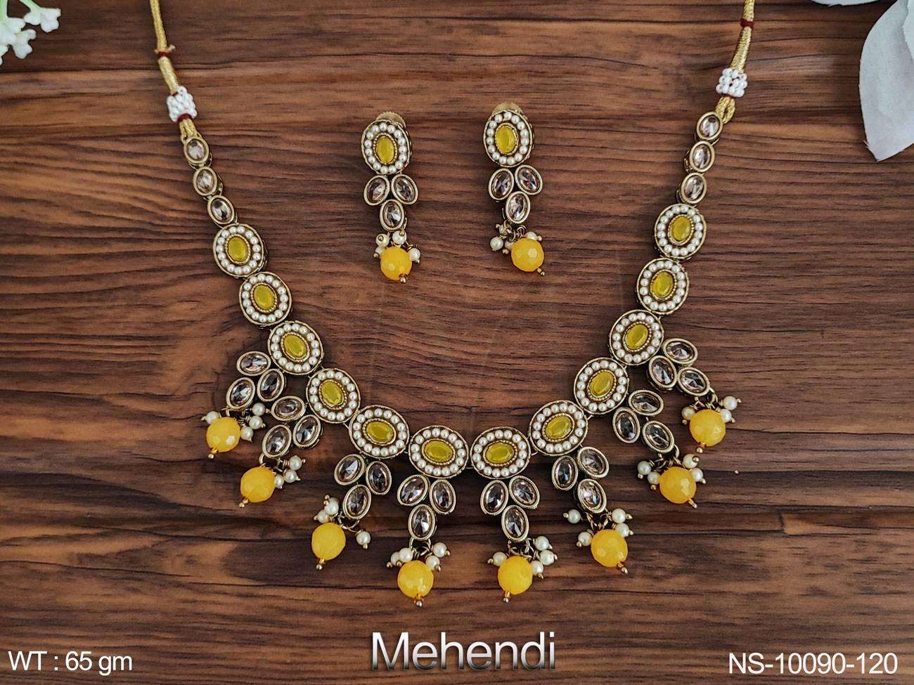 สีเหลือง