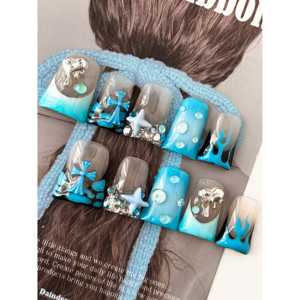 Ongles press-on chromés en forme de cœur, design élégant et chic pour les amateurs de nail art - Product Image 2