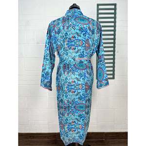 Kimono de Satén Suave Estilo Boho para Hombre, Bata de Playa Regal House, Envoltura de Seda Cómoda - Product Image 5