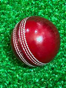 Pelota de Cricket Deportiva de Alta Calidad Hecha en Sialkot, Pelota de Cricket de Cuero de Alta Calidad, Pelota Dura en Cantidad a Granel - Product Image 6