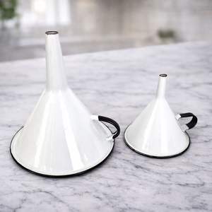 Embudo de Esmalte Marrón con Asa para una Transferencia de Líquidos sin Derrames, Diseño Duradero, Ideal para Cocina, Hogar y Almacenamiento - Product Image 5