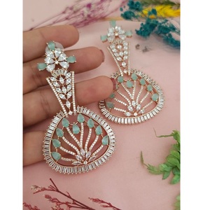 Pendientes de Moda de Latón con Circonitas Plateadas, Conjunto de Joyería para Mujer, Regalo para Bodas, Compromisos, Aniversarios y Fiestas - Product Image 1