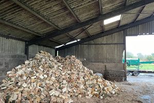 Bois de chauffage directement de l'usine à vendre à prix avantageux, bois de chauffage naturel en bois dur pour la cuisson, le chauffage et les cheminées en grande quantité - Product Image 4