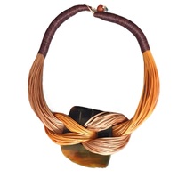 Cordon en cuir noir avec chaîne à maillons en forme de papillon unique collier de changement en laiton plaqué or élégant pour les occasions de fête