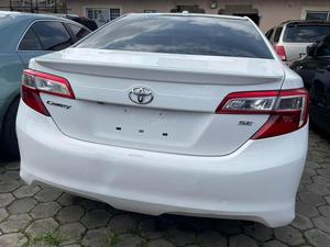 2014 Toyota Camry Sport เครื่องยนต์4L รถยนต์เชื้อเพลิงก๊าซ FWD เกียร์อัตโนมัติที่นั่งหนังด้านหลังกล้องสีดำภายใน