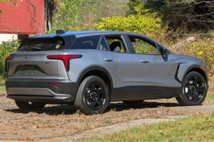 PRÊT À CONDUIRE - VÉHICULE D'OCCASION À VOLANT À GAUCHE |   Conduite à droite |   35 MILEAGEESS 2024 CHEVROLETTSS BLAZERRSS EV PURSUITTSS VEHICLEES 9C1 - Product Image 3