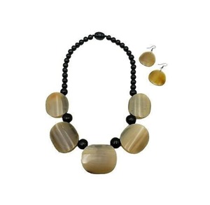 Collar de cuerno ancho pulido hecho a mano, joyería llamativa impermeable de estilo Animal elegante y audaz para regalos de boda - Product Image 1