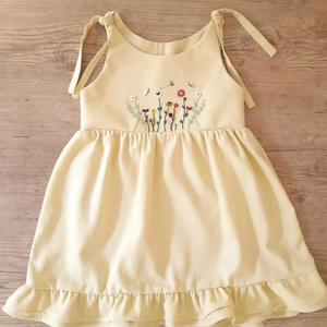 Vestido de lino suave bordado a mano para niñas, estilo informal para el primer cumpleaños de niños pequeños, OEM hecho en Vietnam - Product Image 2