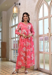 Tenue indienne élégant meilleur tissu vêtements ethniques Chinon Kurti pantalon avec Dupatta avec travail imprimé achats en ligne inde - Product Image 6