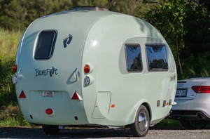 Achetez une nouvelle caravane de camping BareFoot Teardrop légère en alliage d'aluminium, pour 4 personnes, caravane de voyage moderne, charge utile maximale de 1001-2000 kg - Product Image 5