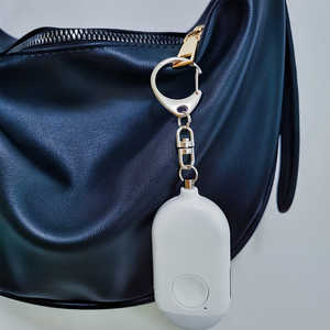 Alarma Personal Recargable por USB de 130dB, Llavero de Emergencia SOS con Sirena de Seguridad, Luz LED y Botón de Pánico, Portátil para Mujeres - Product Image 6