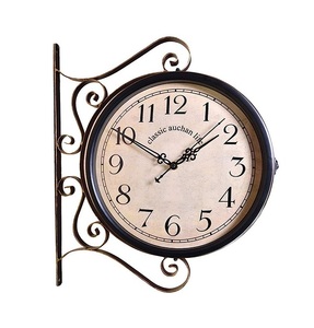 นาฬิกาแขวนโลหะแฮนด์เมดพร้อมตัวเลขสําหรับตกแต่งบ้านและโรงแรมในราคาไม่แพง By India Art Place - Product Image 3