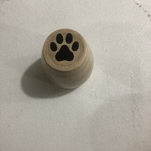 Urna de bambú grabada moderna de alta calidad con diseño hexagonal con estampado de pata, urna de cremación ecológica de Vietnam - Product Image 2