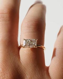 Bague de fiançailles en diamant de laboratoire radiant de 2,20 carats, design solitaire classique, fabriquée à la main en or massif 14 carats, certificat IGI - Product Image 4