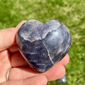 Vente en gros Iolite Puffy Heart Natural Crystal Gemstone Harmony Reiki Stone Poli Style Feng Shui pour la décoration intérieure et les cadeaux - Product Image 2