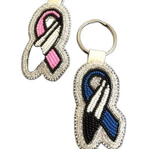 Llavero bordado con cuentas, buen diseño, hecho a mano, y accesorios premium para bolsos para niñas de la India. - Product Image 1