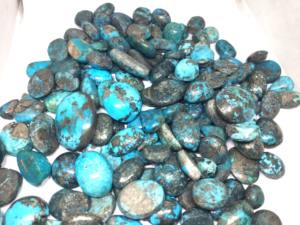 Turquoise Firoza de haute qualité, mélange naturel, cabochon, pierre précieuse en forme de poire, prix de gros, vente en vrac pour la fabrication de bijoux en Inde, 2024 - Product Image 4