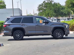 Meilleur prix, vente flash 2024 TOYOTA SEQUOIA PLATINUM 4WD HYBRID, 437 chevaux et 583 lb-ft de couple - Product Image 4