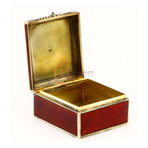 Boîte à bijoux de luxe faite à la main avec cadre en métal doré et rangement de petits accessoires de luxe rouge en tôle rouge pour toutes les saisons - Product Image 4
