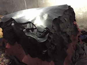 Material de cuero de corteza de vaca genuino duradero para calzado, cinturones, billeteras y producción de artículos de cuero de alta gama - Product Image 2