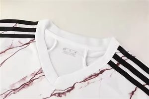 ชุดฟุตบอลแบบระเหิดพร้อมอุปกรณ์เสริมเสื้อฟุตบอลสีขาวเสื้อยืดกีฬาราคาถูกชุดเสื้อเจอร์ซีย์ฟุตบอลออกแบบตามต้องการ - Product Image 4