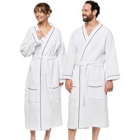 Toptan lüks 5 yıldızlı otel Waffle örgü Unisex bornoz Set beyaz uzun cepler ile % 100% pamuk erkek düz bornoz