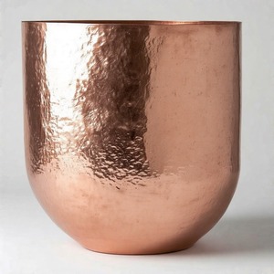 Pot martelé en pierre miroir dans le ton argenté de luxe avec le corps large parfait pour les plantes feuillues et les zones de déclaration - Product Image 2