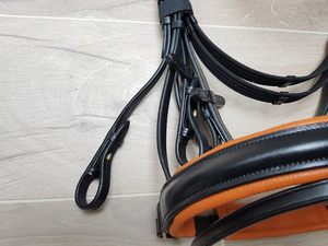 Brida de Alta Calidad para Caballo de Sangre Caliente, Cuero Negro/Castaño, Diadema con Pedrería, Riendas Acolchadas para Montar a Caballo, para Caballos de Alta Gama - Product Image 4