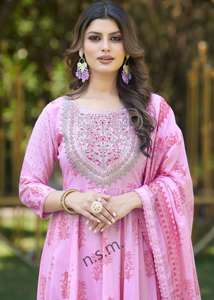 ซาลวาร์ปากีสถานคลาสสิกคุณภาพดีที่สุดพร้อมงานด้ายสวยงามและการประดับหิน - Product Image 3