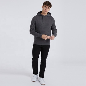 Sweats à capuche gris anthracite pour hommes, doux, confortables et parfaits pour les tenues de tous les jours et les sorties décontractées - Product Image 3