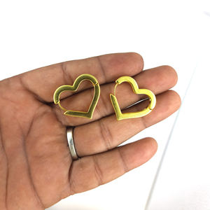Pendientes de Aro con Forma de Corazón Chapados en Oro de 18k al por Mayor, Diseño Moderno - Product Image 3