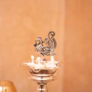 Placa Decorativa Premium Plateada con Diseño de Elefante y Pavo Real para Decoración del Hogar - Product Image 2