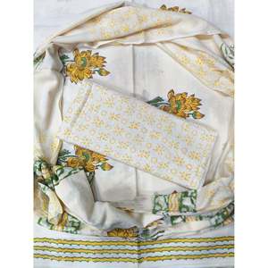 Traje de algodón con estampado floral dibujado a mano de Pavera con dupatta de Mulmul - Product Image 1