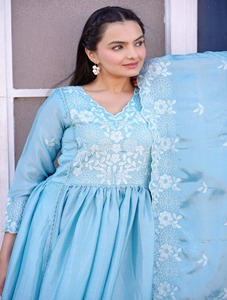 2024 été solide motif col en v Chinon brodé robe parole longueur lavable travail tissé avec broderie Chinon - Product Image 3